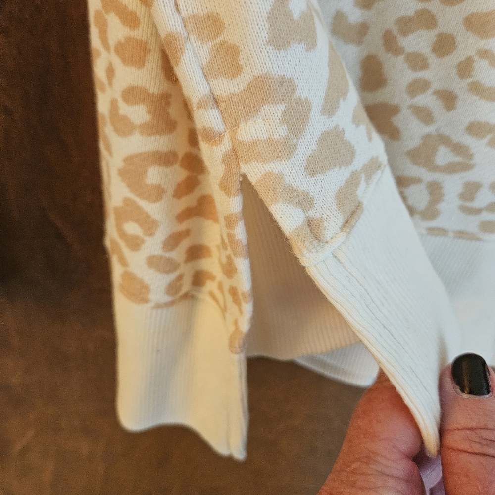 Leopard Print Sweatshirt - Picture 4 of 4